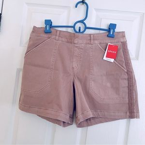 Spanx Stretch Twill Shorts NWT Large